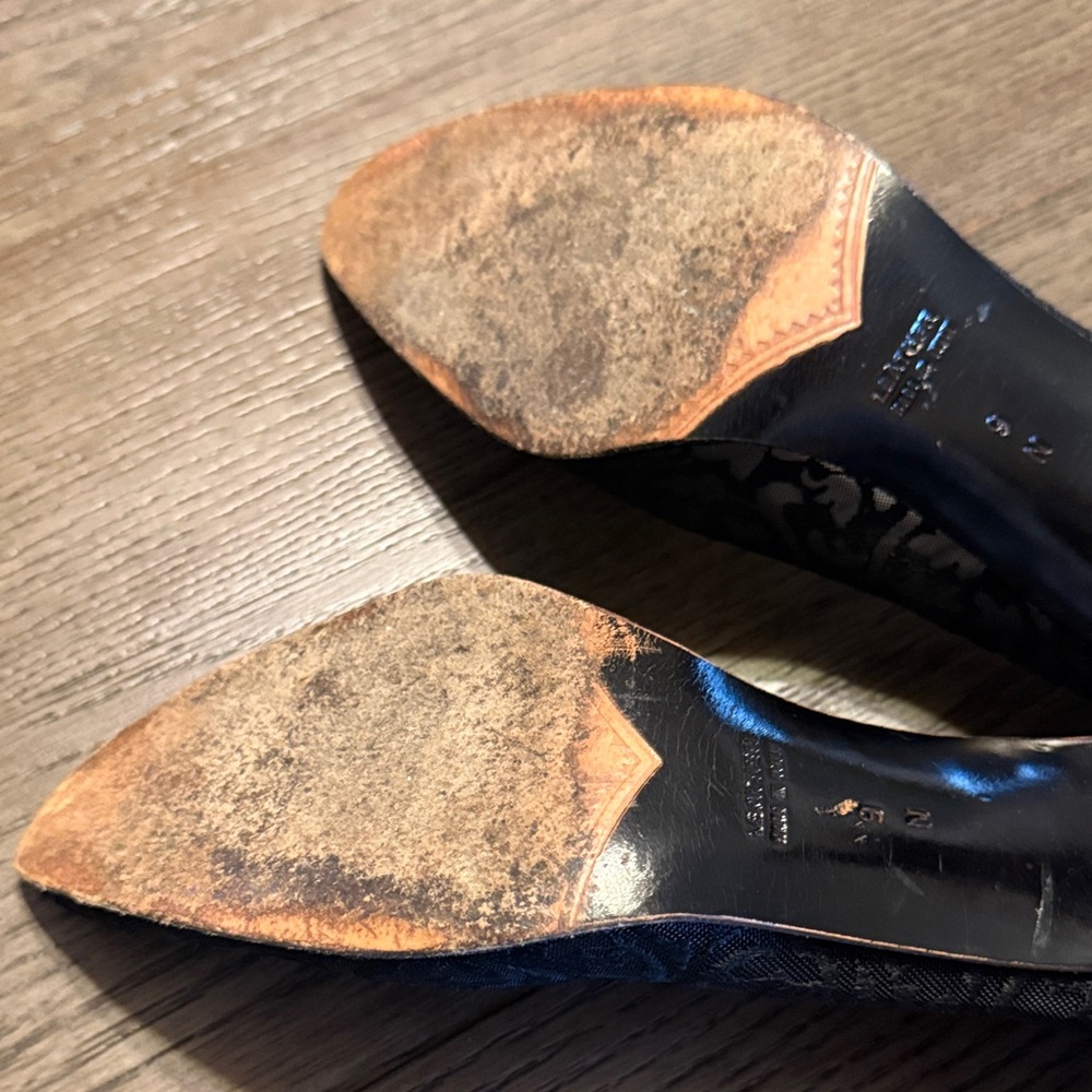 Authentic Saint Laurent classic black lace  Pointed-Toe Pumps - Picture 5 of 6